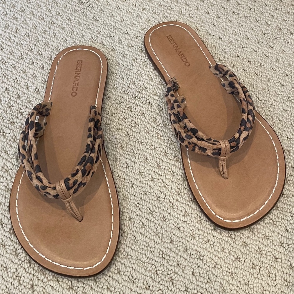 Beautiful Bernardo thong sandals, only worn a few times!